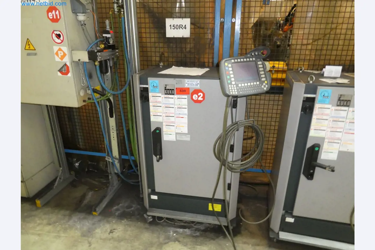 Robots, welding equipment and assembly accessories from the automotive industry-105