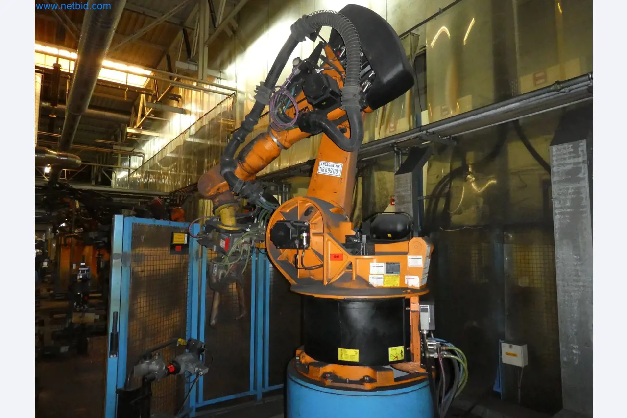 Robots, welding equipment and assembly accessories from the automotive industry-106