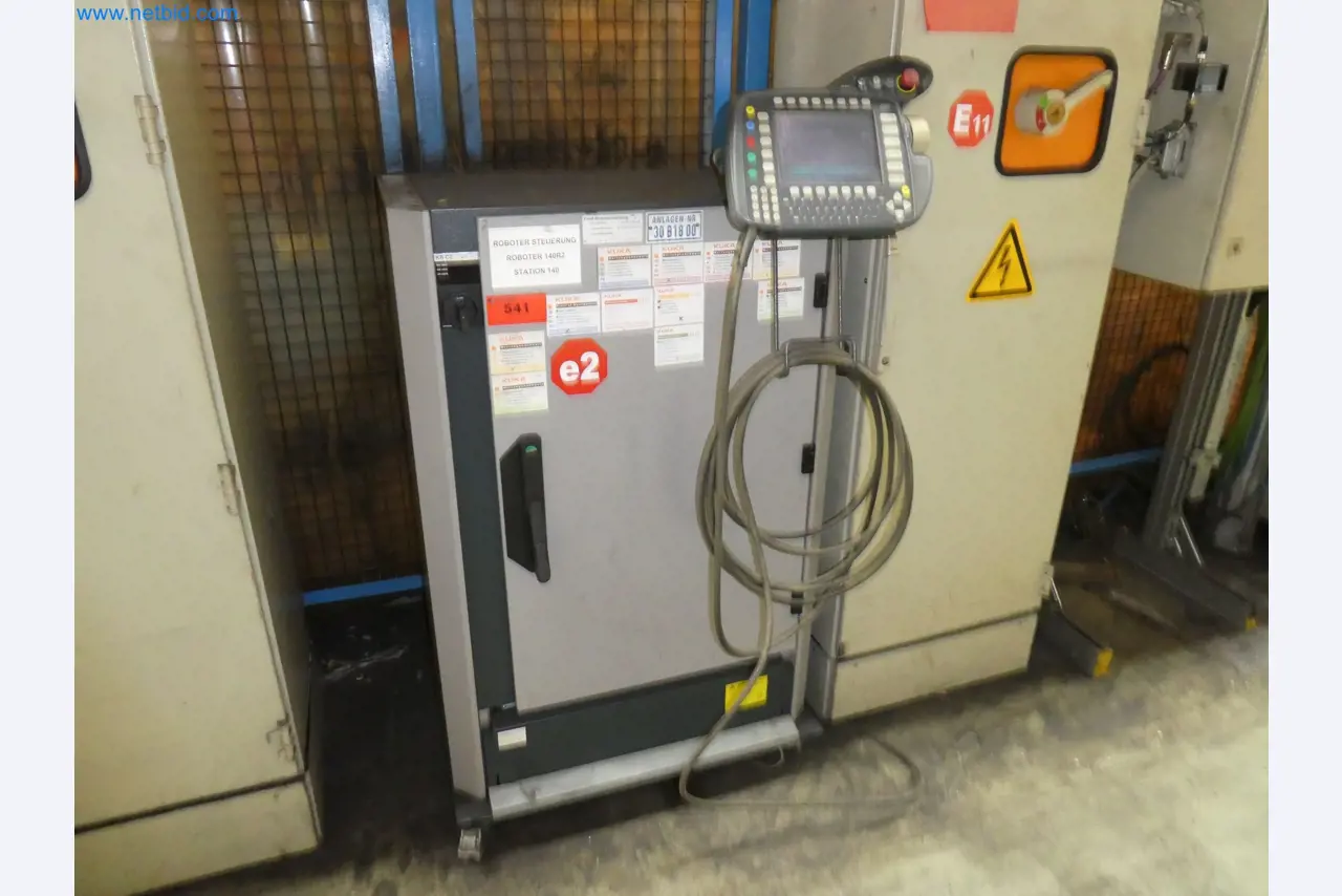 Robots, welding equipment and assembly accessories from the automotive industry-108