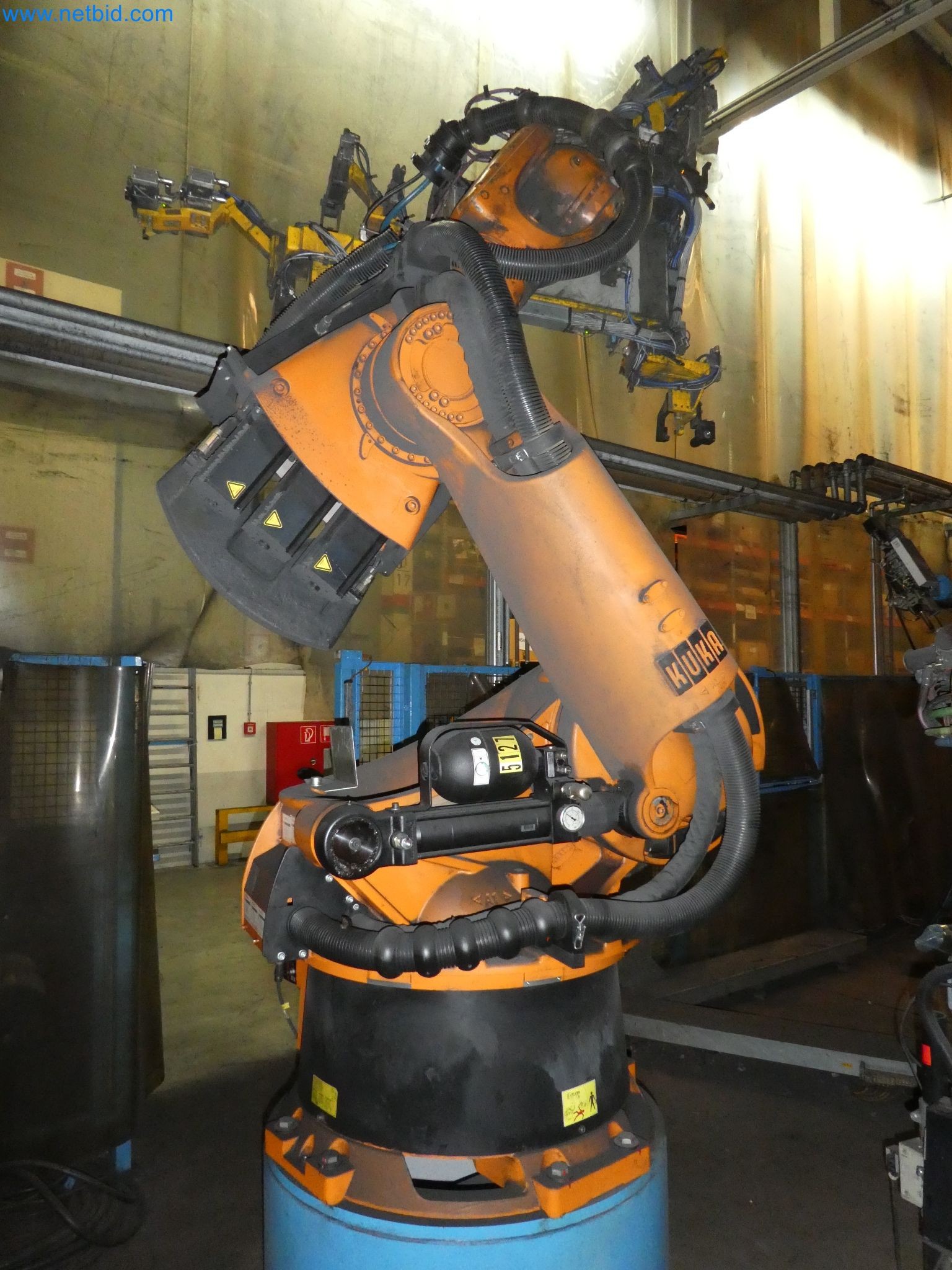 Robots, welding equipment and assembly accessories from the automotive industry-109