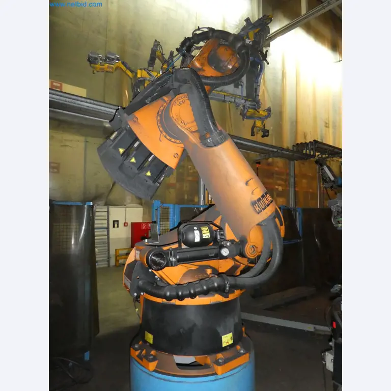 Robots, welding equipment and assembly accessories from the automotive industry-109