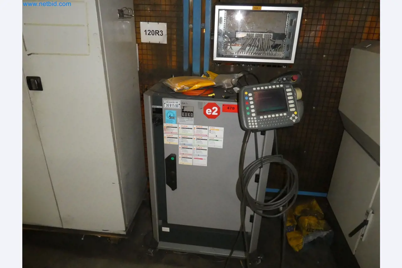 Robots, welding equipment and assembly accessories from the automotive industry-10