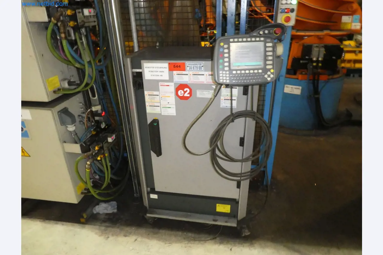 Robots, welding equipment and assembly accessories from the automotive industry-114