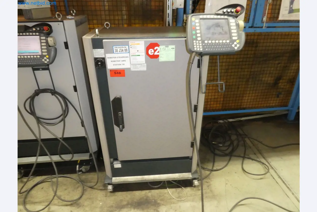 Robots, welding equipment and assembly accessories from the automotive industry-117