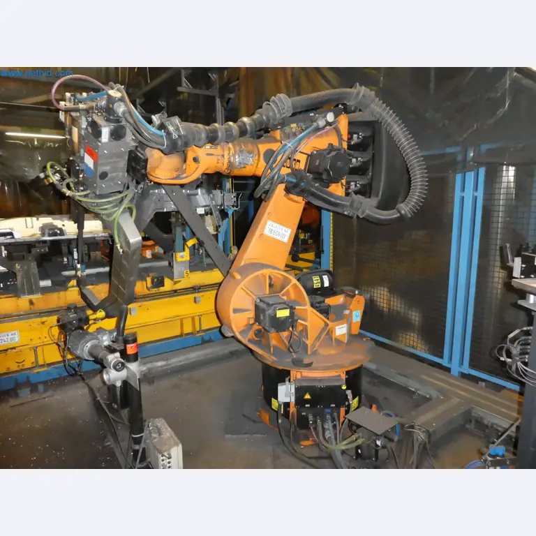 Robots, welding equipment and assembly accessories from the automotive industry-118