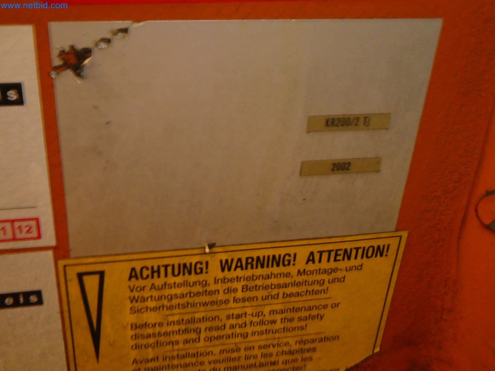 Robots, welding equipment and assembly accessories from the automotive industry-119