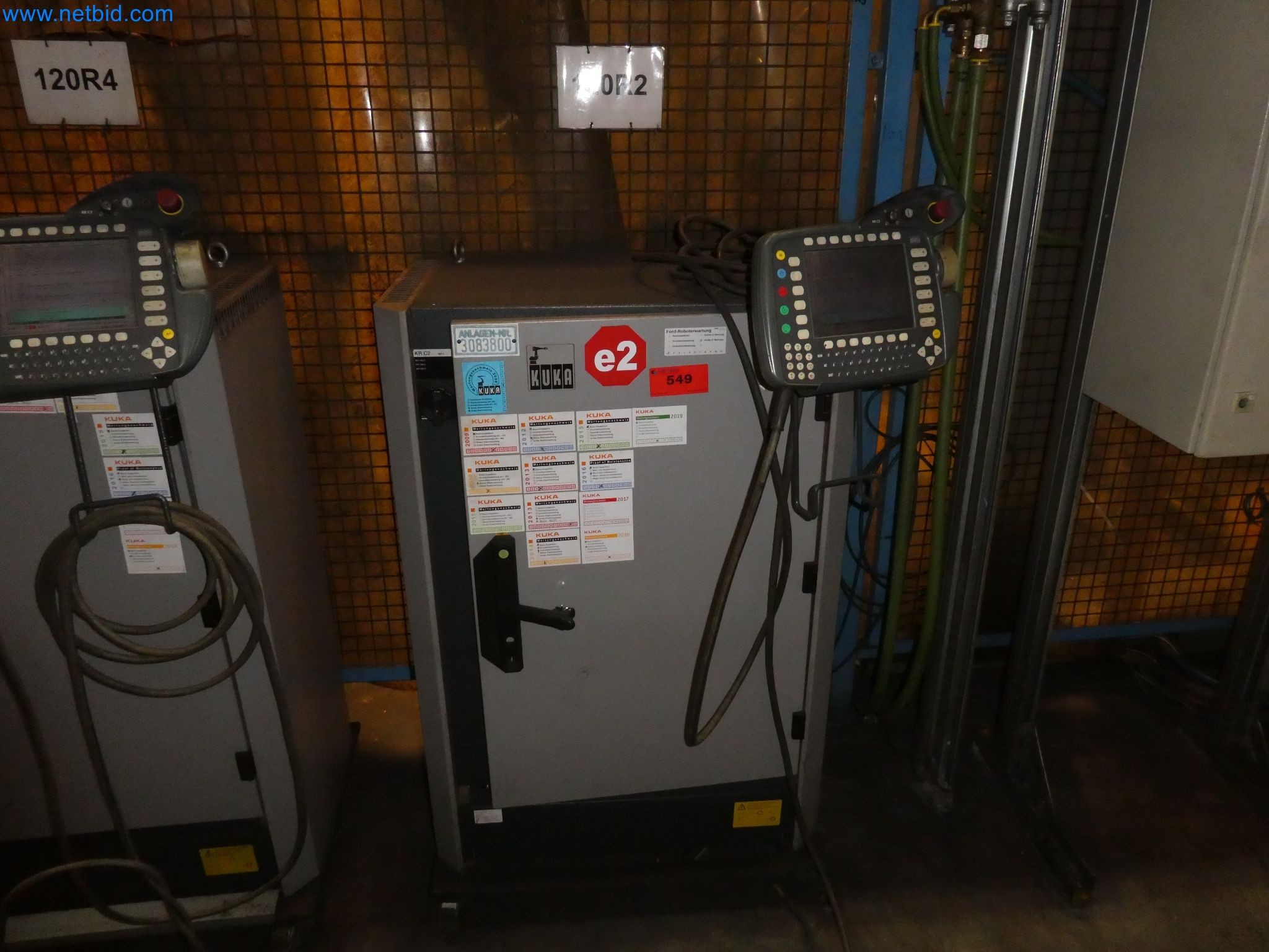 Robots, welding equipment and assembly accessories from the automotive industry-120