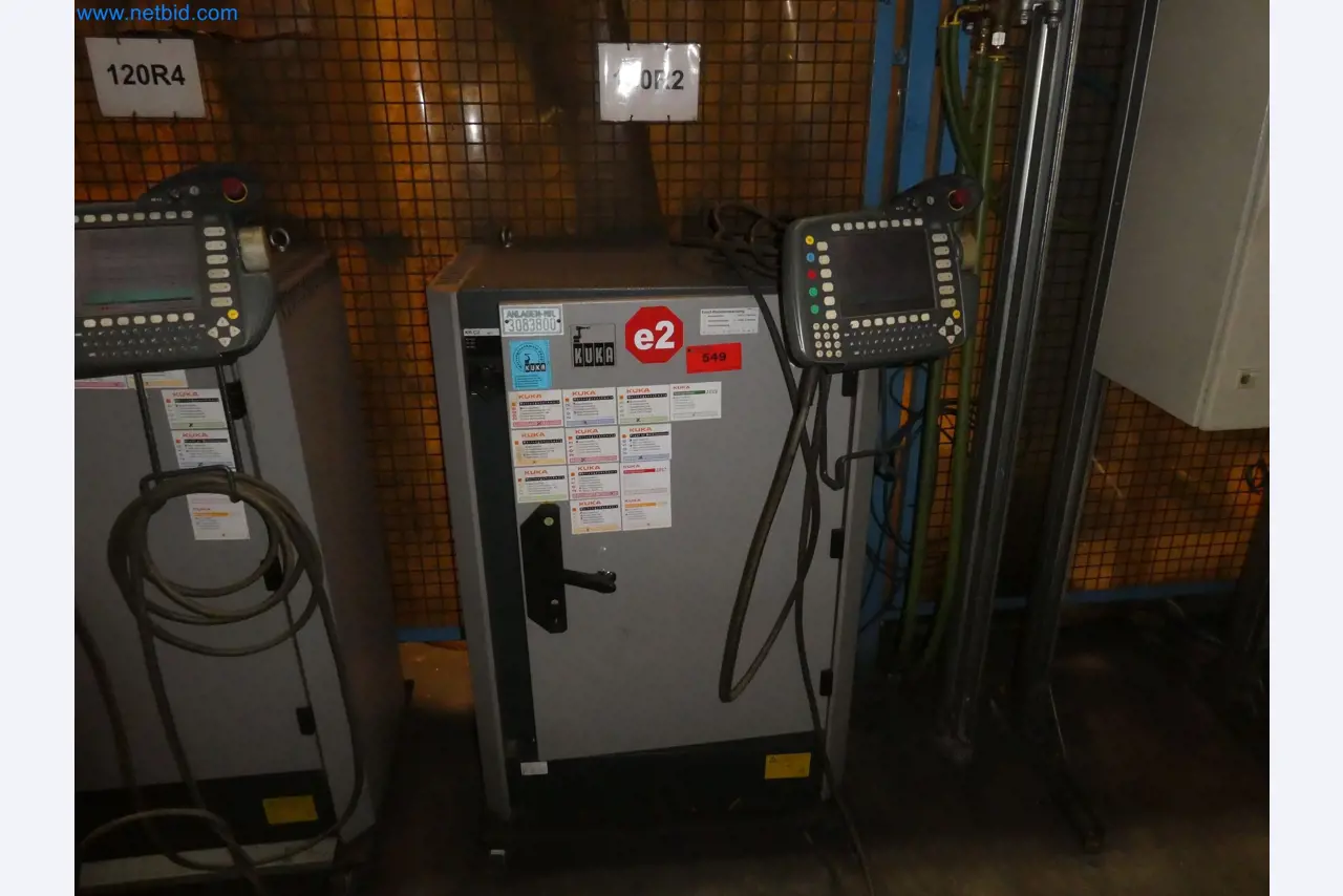 Robots, welding equipment and assembly accessories from the automotive industry-120