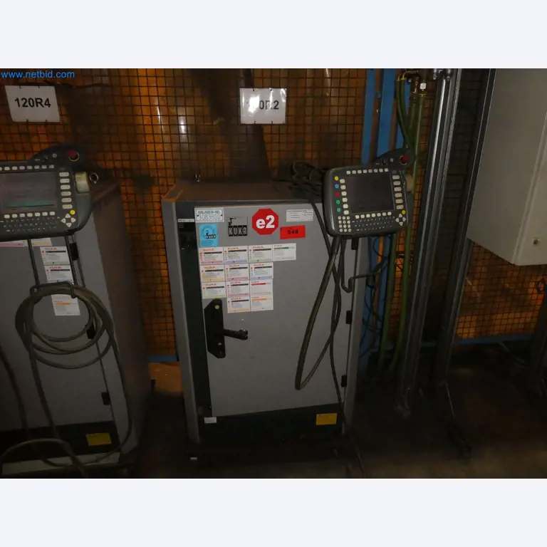 Robots, welding equipment and assembly accessories from the automotive industry-120