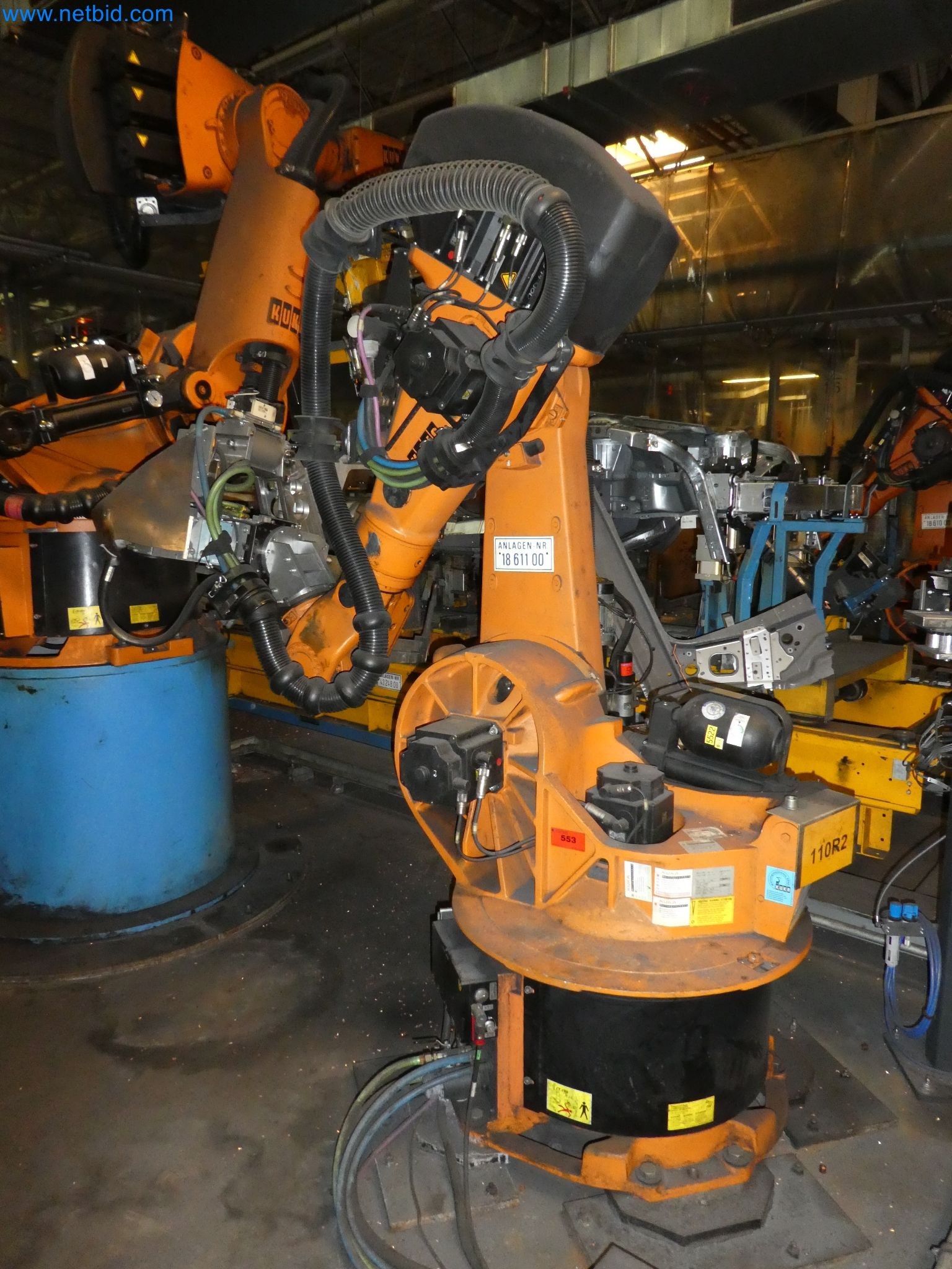 Robots, welding equipment and assembly accessories from the automotive industry-124