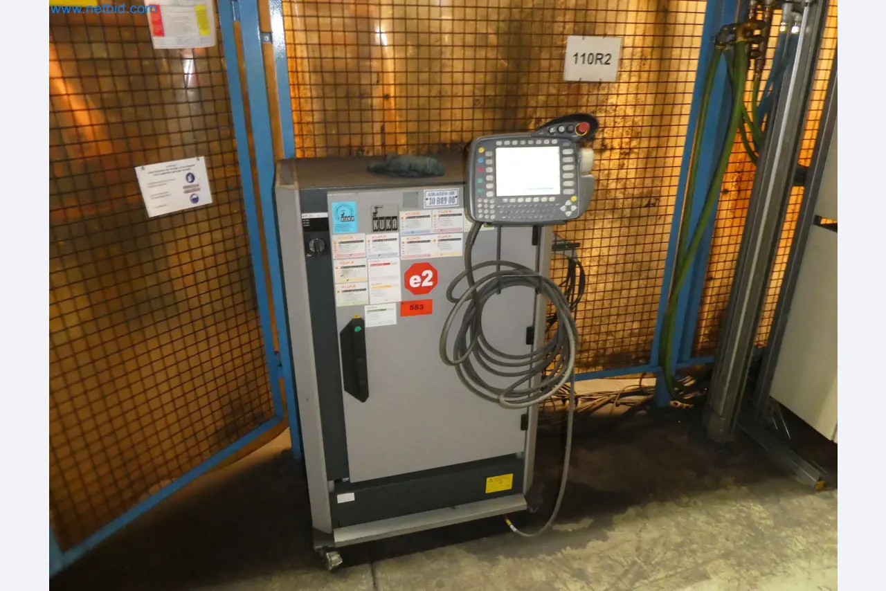 Robots, welding equipment and assembly accessories from the automotive industry-126