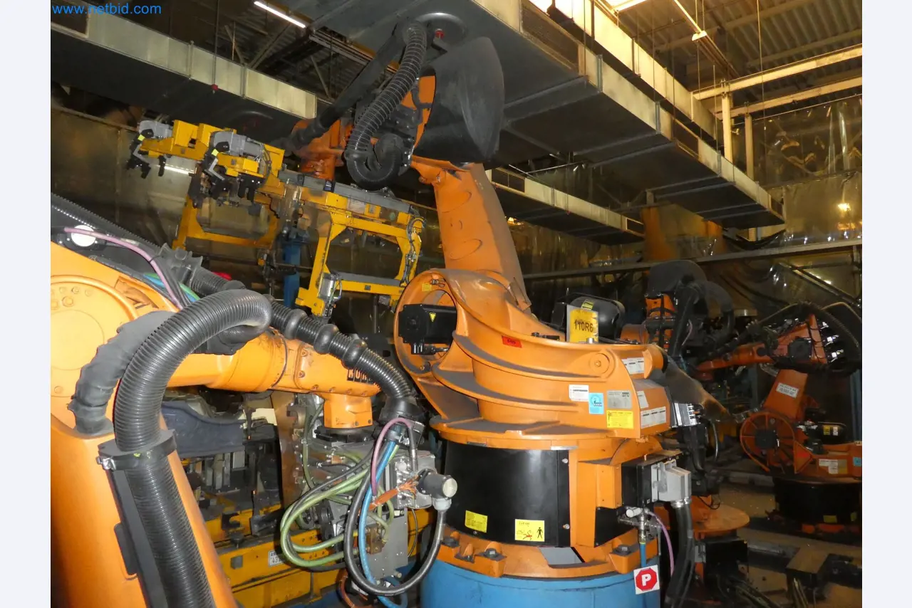 Robots, welding equipment and assembly accessories from the automotive industry-127
