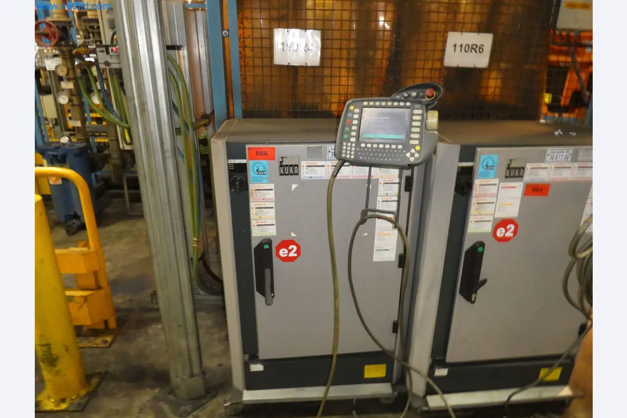 Robots, welding equipment and assembly accessories from the automotive industry-132