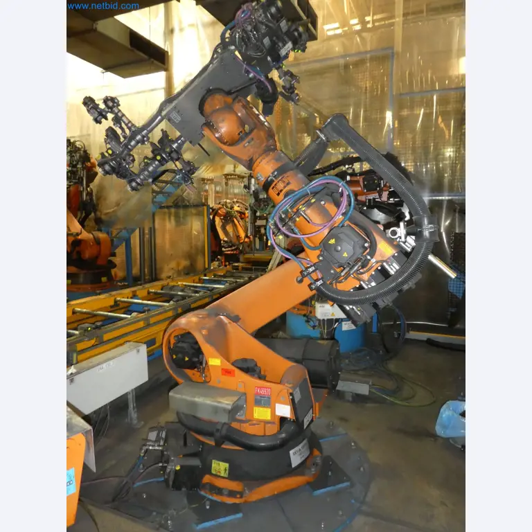 Robots, welding equipment and assembly accessories from the automotive industry-14