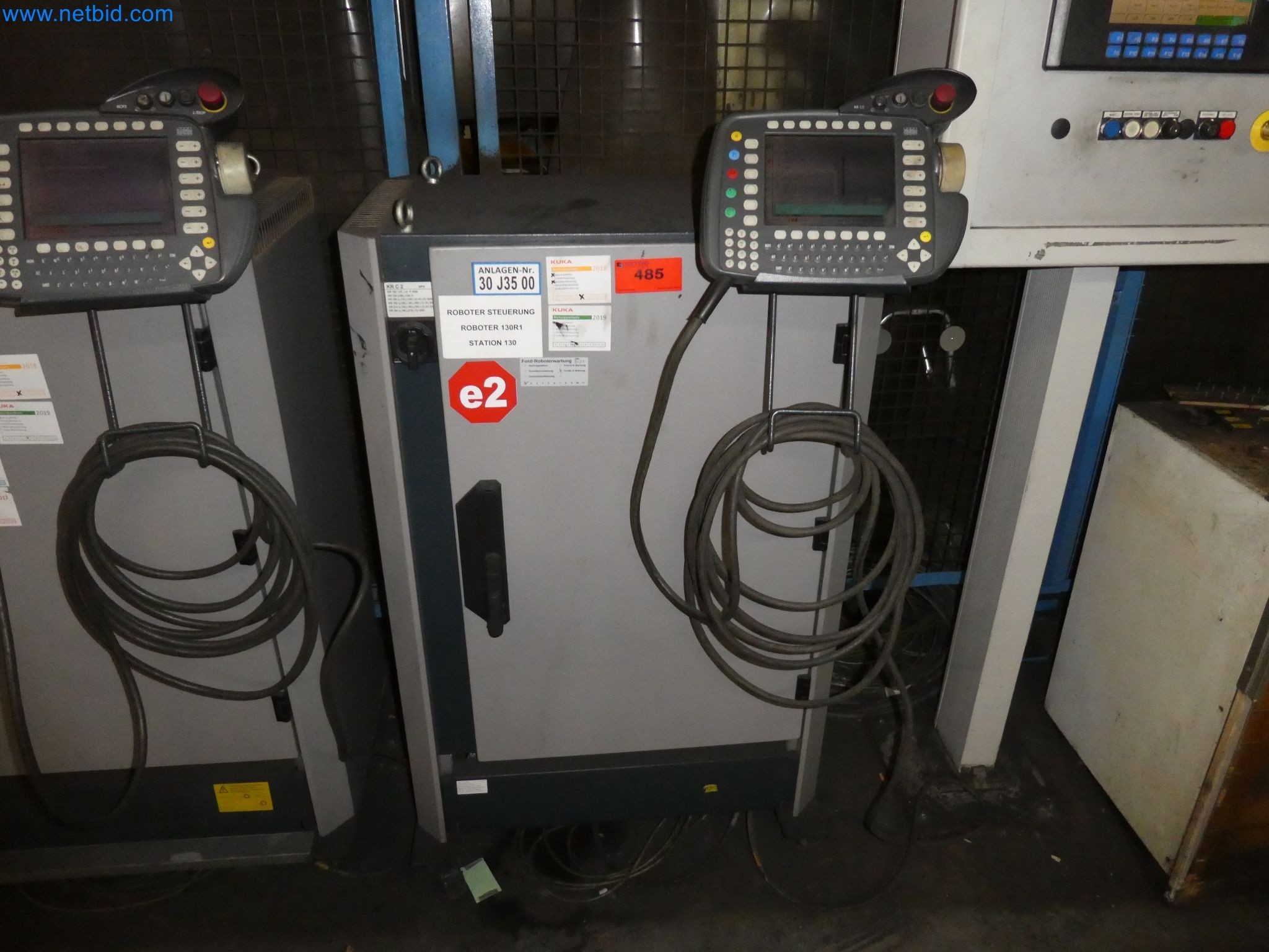 Robots, welding equipment and assembly accessories from the automotive industry-16