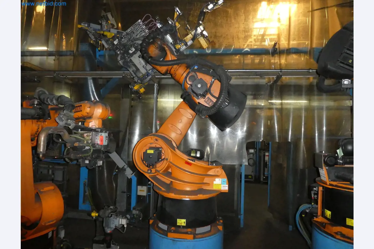 Robots, welding equipment and assembly accessories from the automotive industry-20