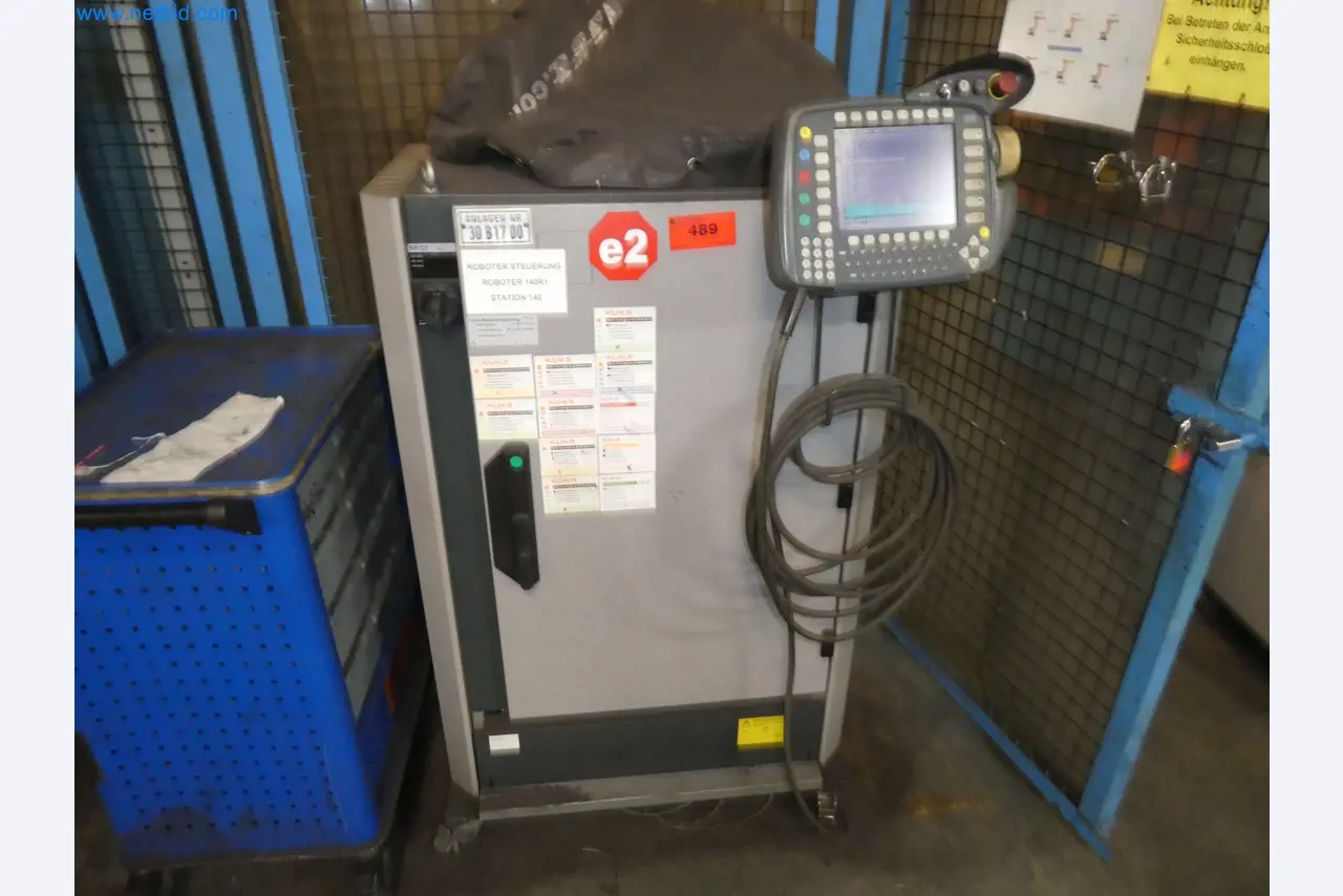 Robots, welding equipment and assembly accessories from the automotive industry-25