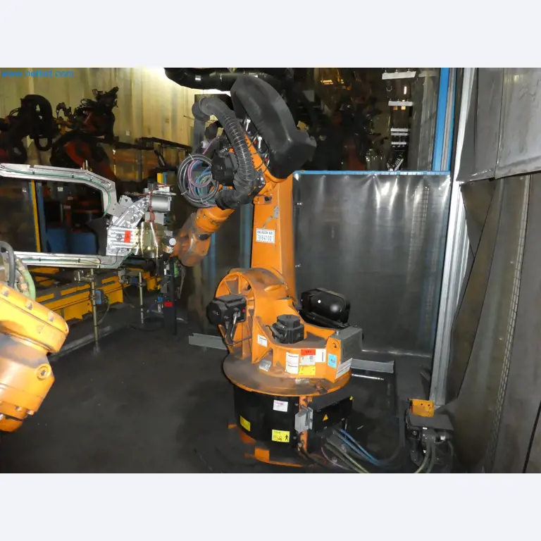 Robots, welding equipment and assembly accessories from the automotive industry-26
