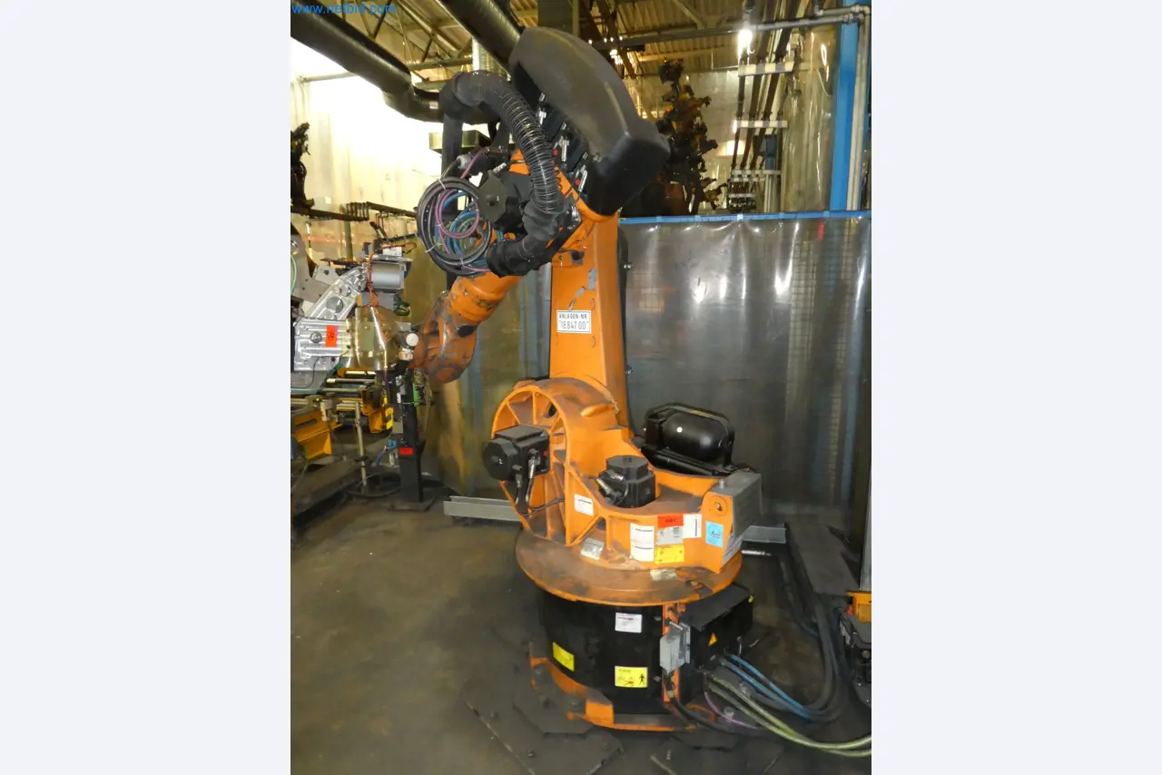 Robots, welding equipment and assembly accessories from the automotive industry-27