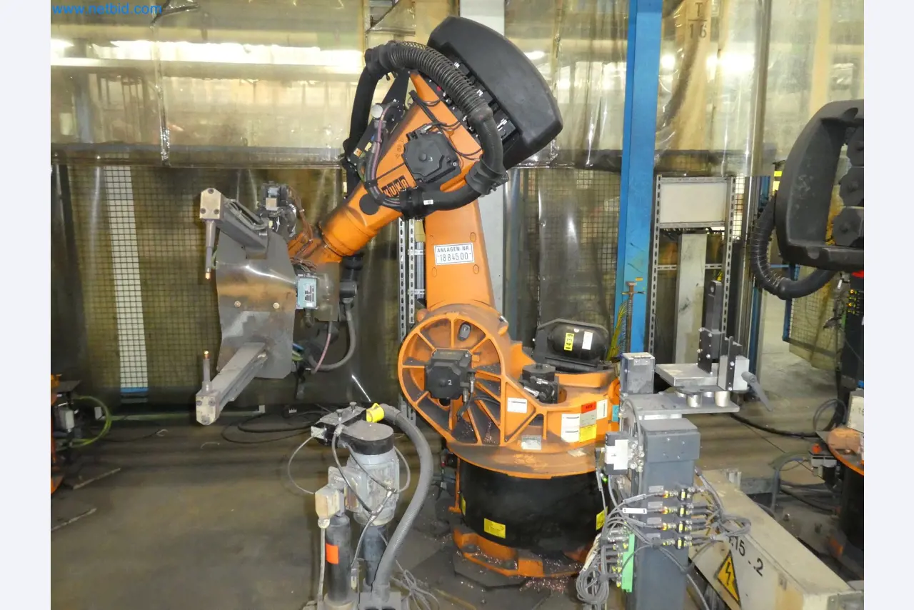 Robots, welding equipment and assembly accessories from the automotive industry-30