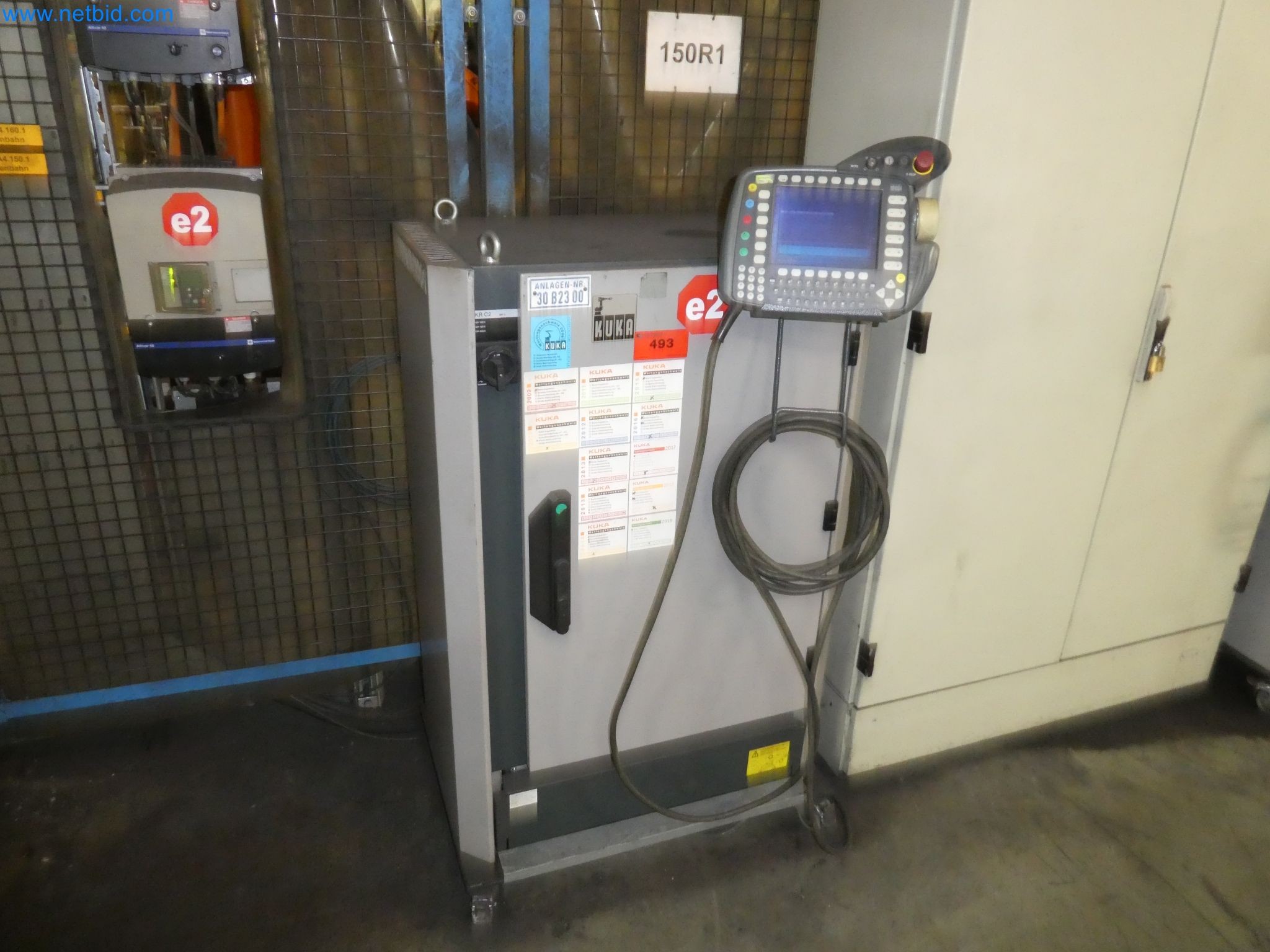 Robots, welding equipment and assembly accessories from the automotive industry-32