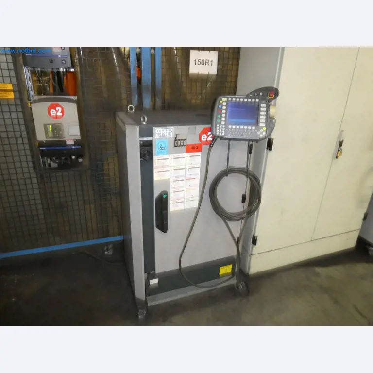 Robots, welding equipment and assembly accessories from the automotive industry-32