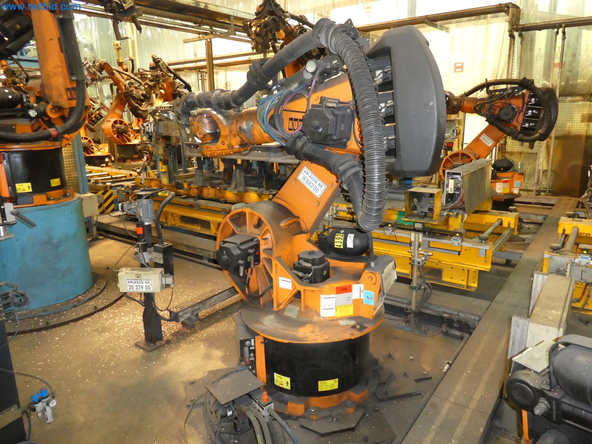 Robots, welding equipment and assembly accessories from the automotive industry-33