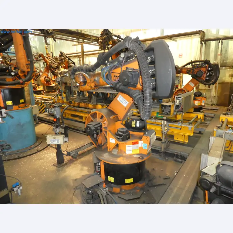 Robots, welding equipment and assembly accessories from the automotive industry-33