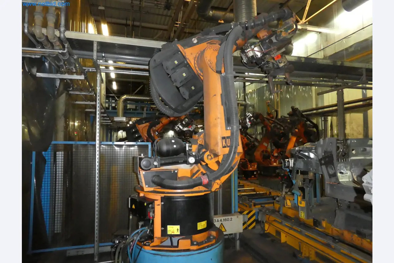 Robots, welding equipment and assembly accessories from the automotive industry-36