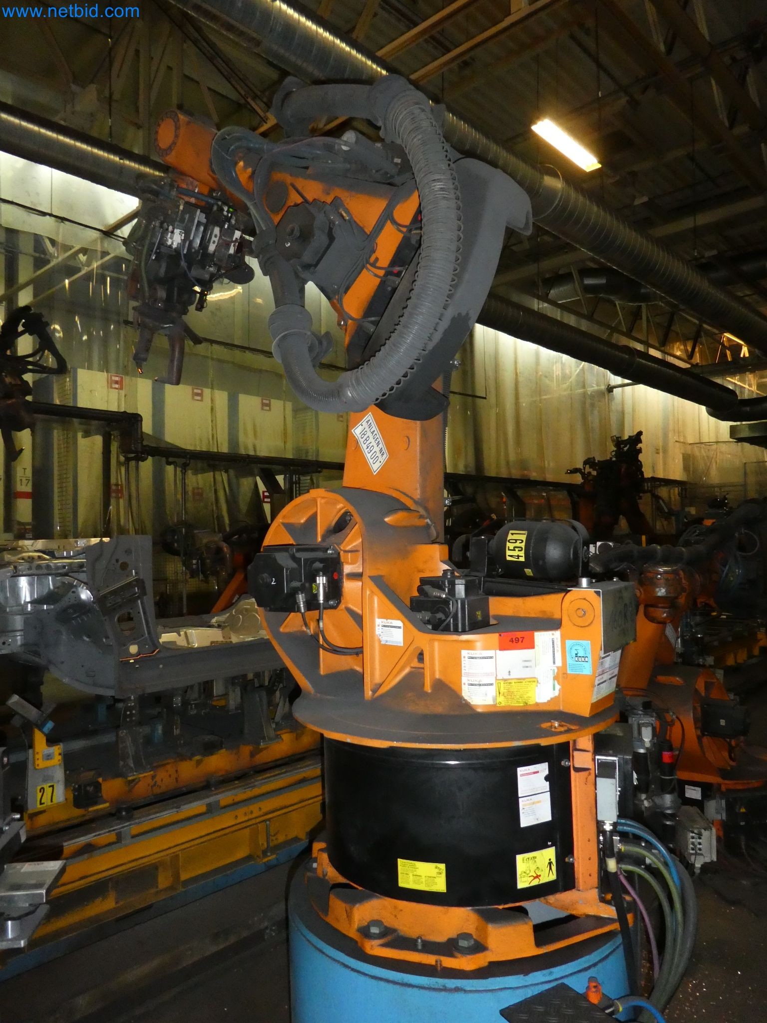 Robots, welding equipment and assembly accessories from the automotive industry-37