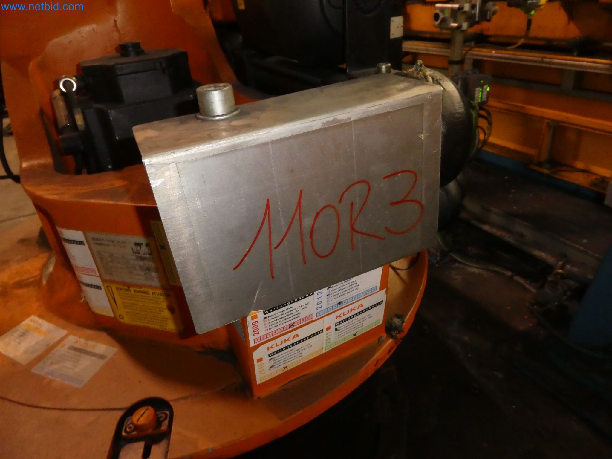 Robots, welding equipment and assembly accessories from the automotive industry-3