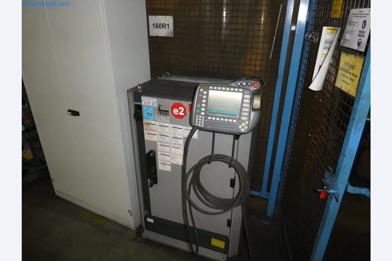 Robots, welding equipment and assembly accessories from the automotive industry-40