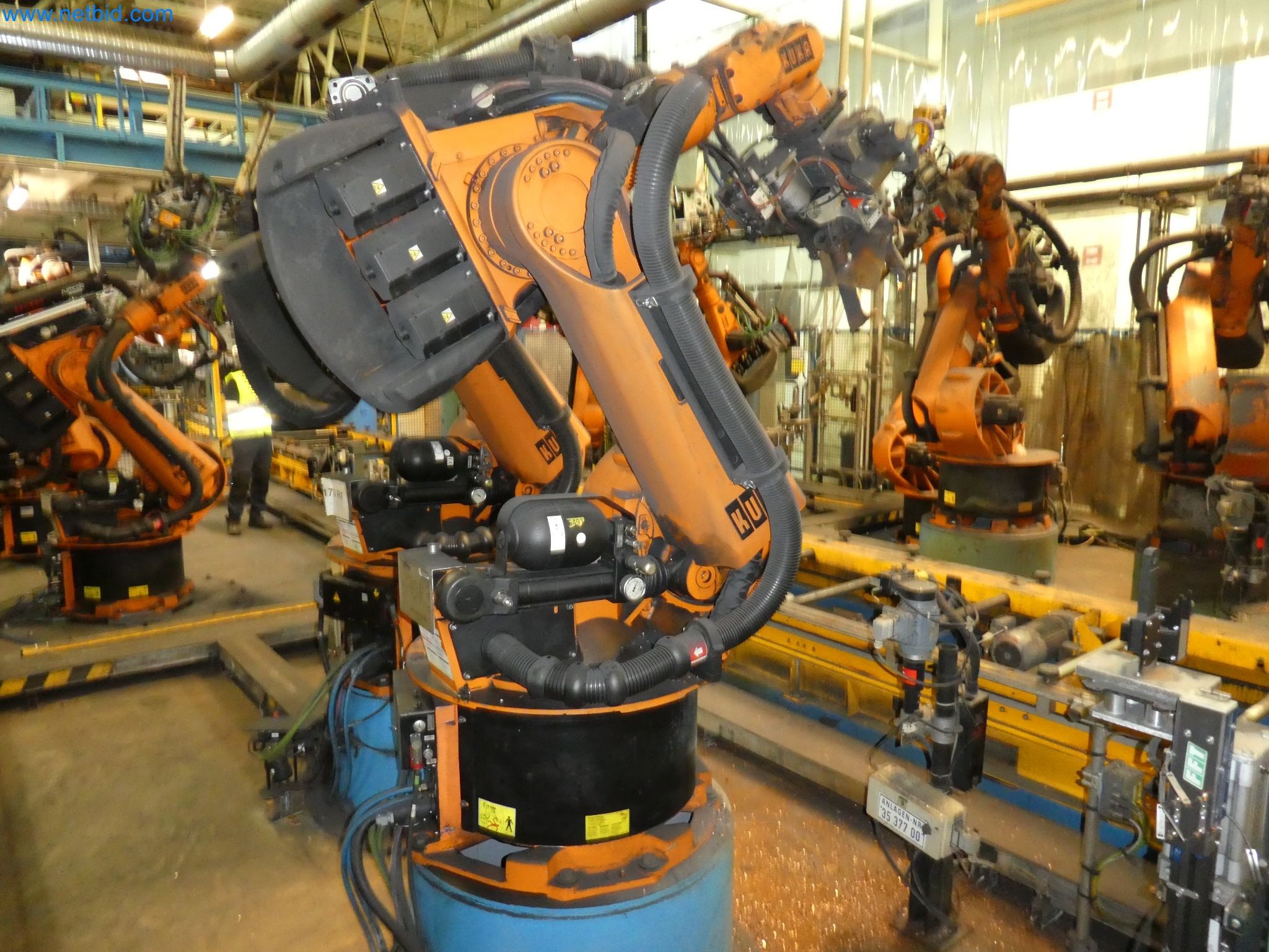 Robots, welding equipment and assembly accessories from the automotive industry-41