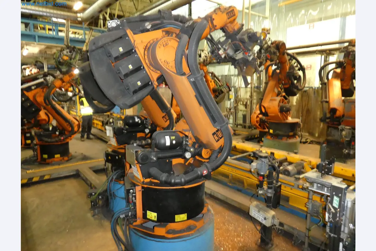 Robots, welding equipment and assembly accessories from the automotive industry-41