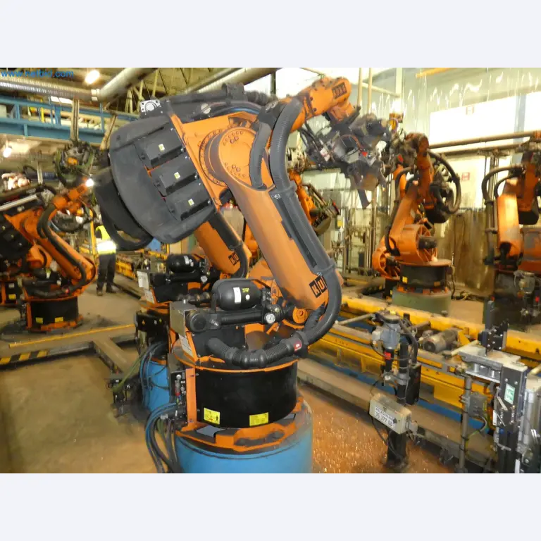 Robots, welding equipment and assembly accessories from the automotive industry-41