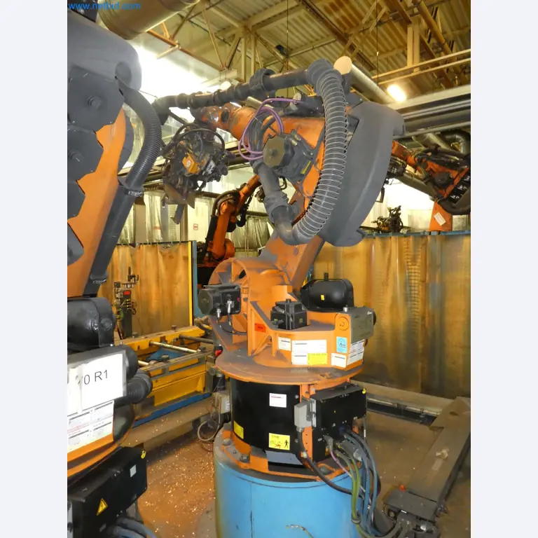Robots, welding equipment and assembly accessories from the automotive industry-42