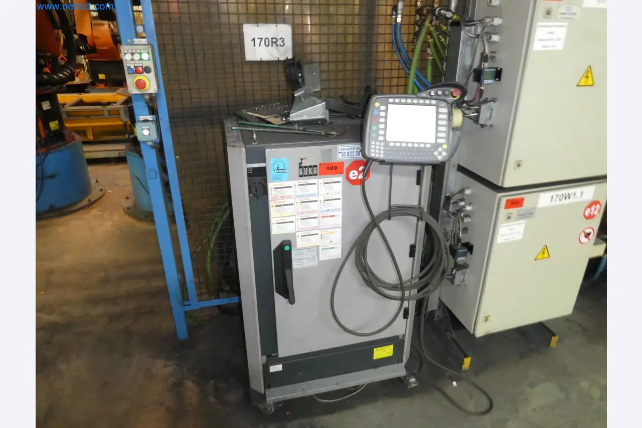 Robots, welding equipment and assembly accessories from the automotive industry-44