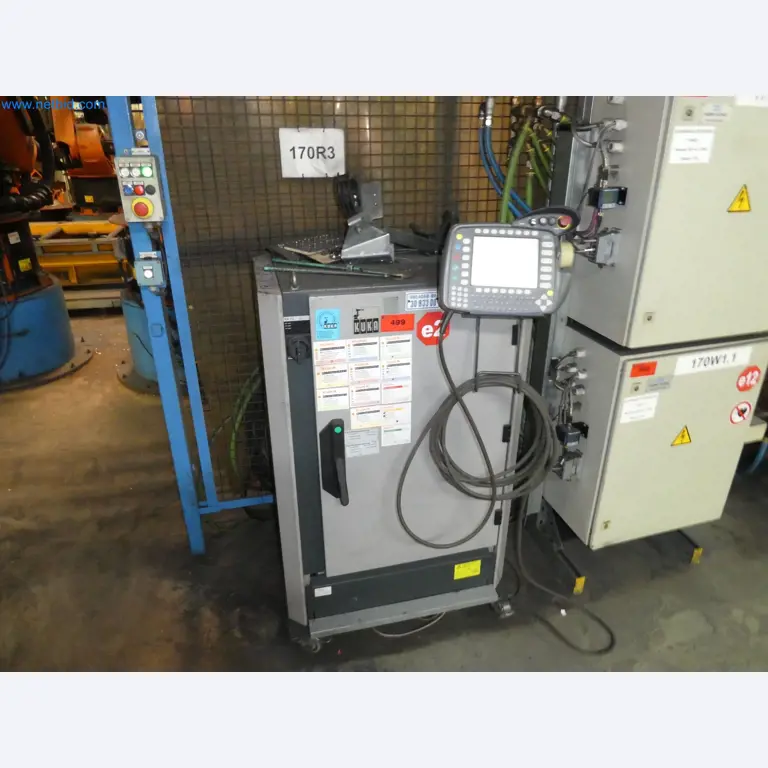 Robots, welding equipment and assembly accessories from the automotive industry-44