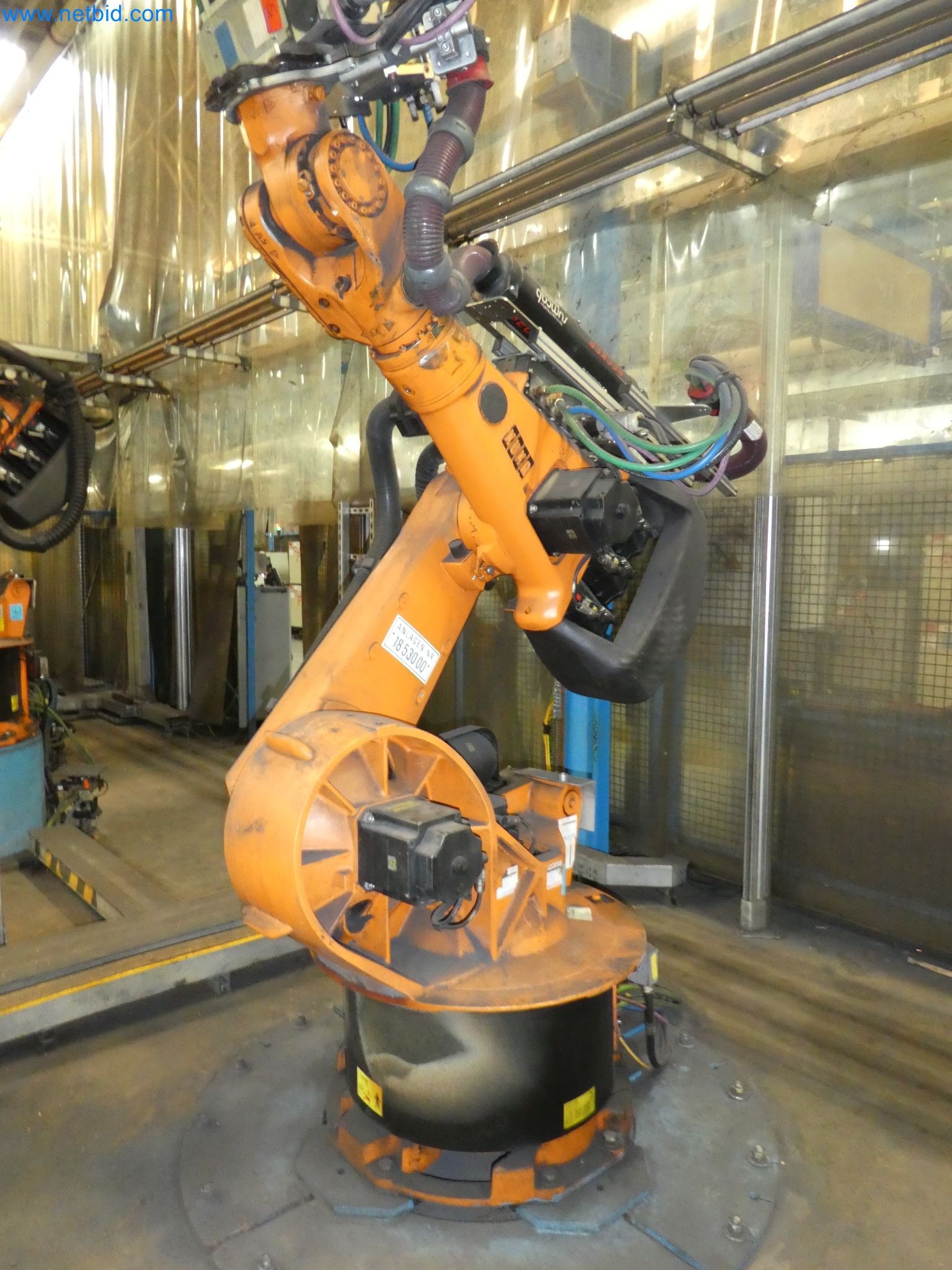 Robots, welding equipment and assembly accessories from the automotive industry-48