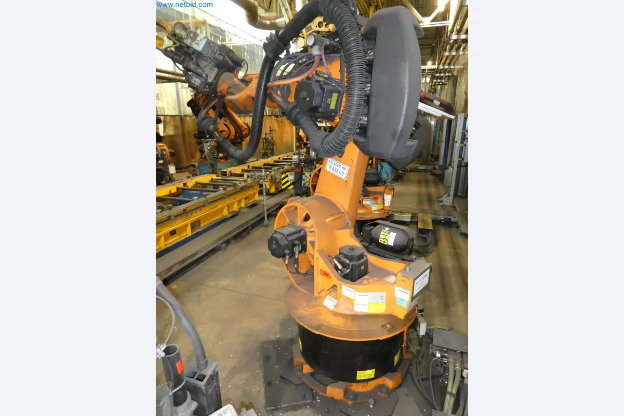 Robots, welding equipment and assembly accessories from the automotive industry-51