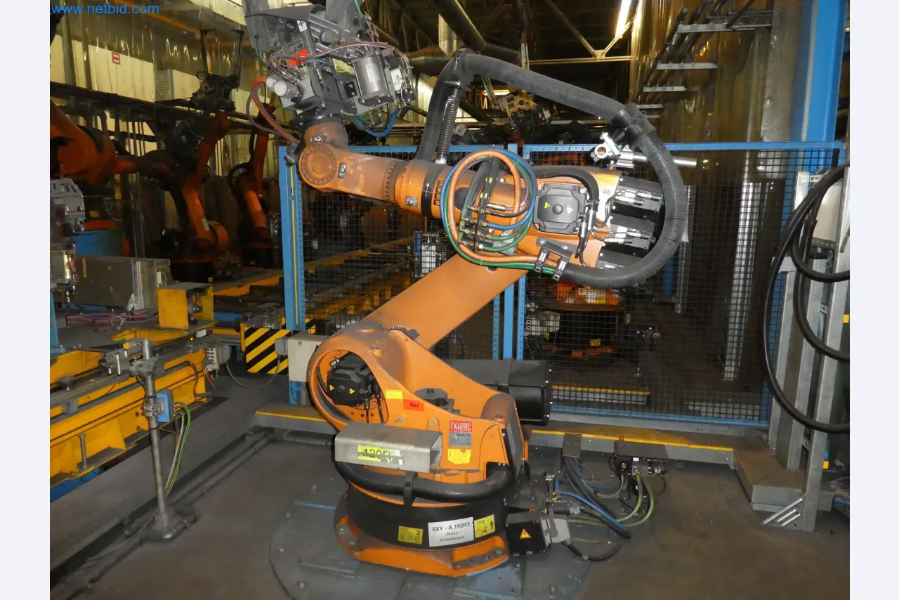 Robots, welding equipment and assembly accessories from the automotive industry-54