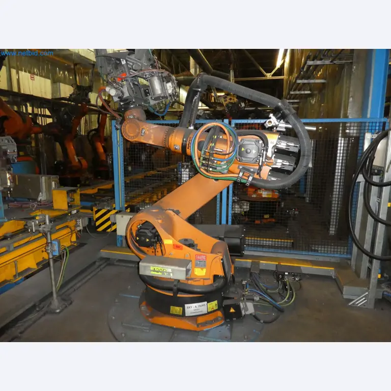 Robots, welding equipment and assembly accessories from the automotive industry-54