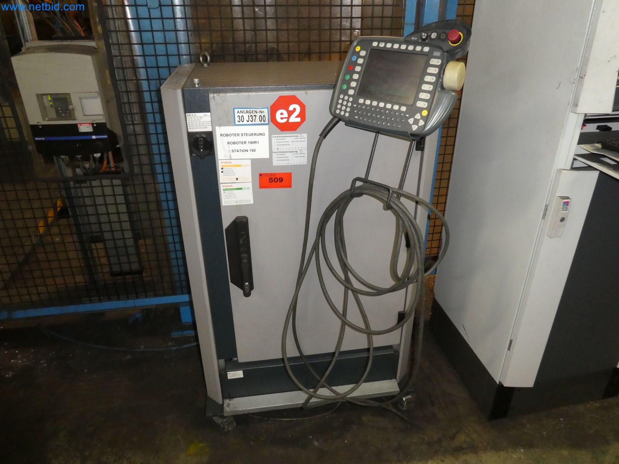 Robots, welding equipment and assembly accessories from the automotive industry-59