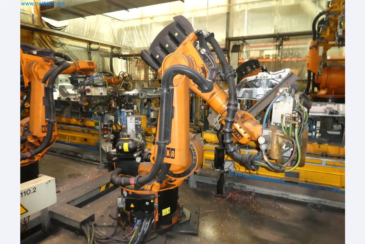 Robots, welding equipment and assembly accessories from the automotive industry-5