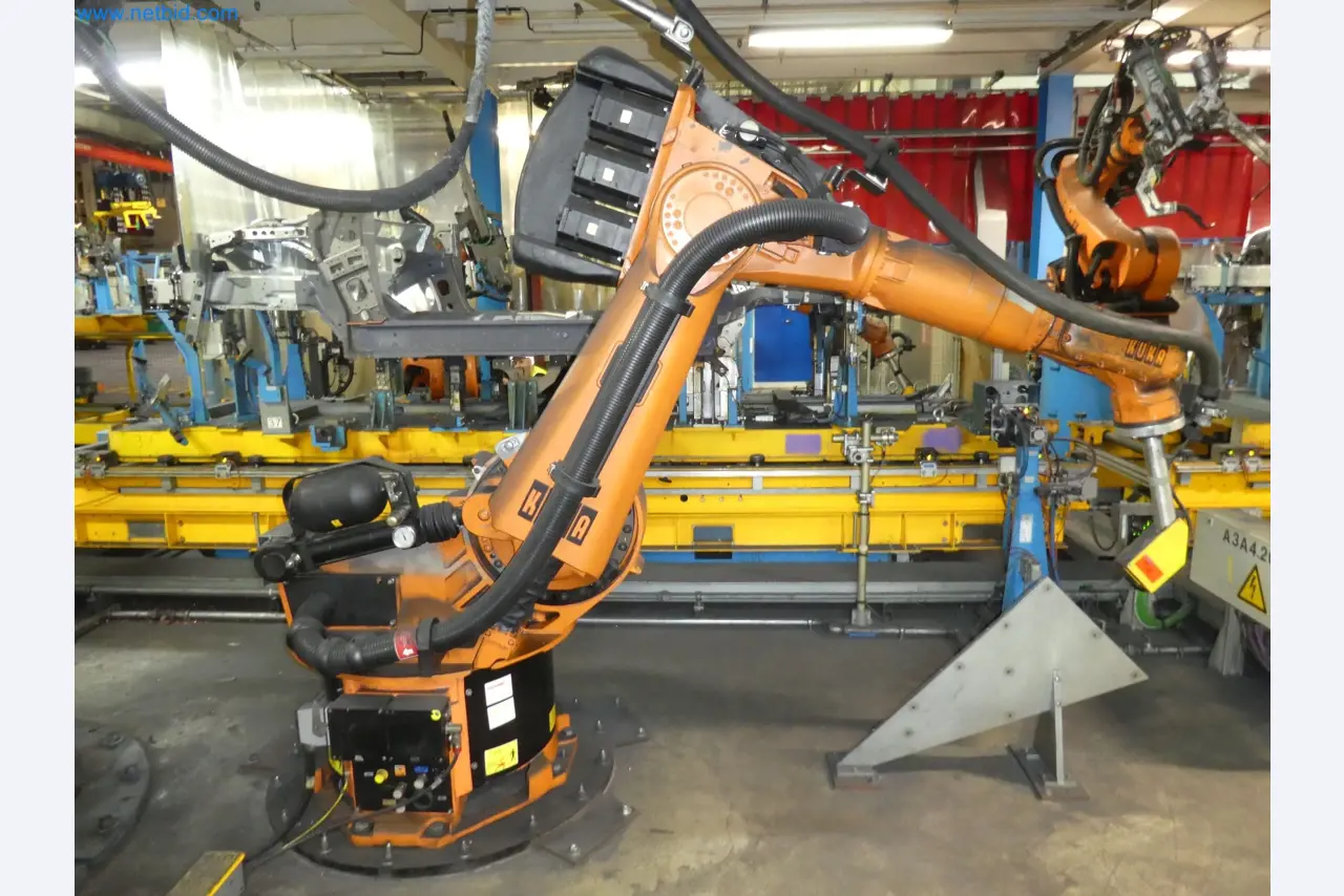 Robots, welding equipment and assembly accessories from the automotive industry-60