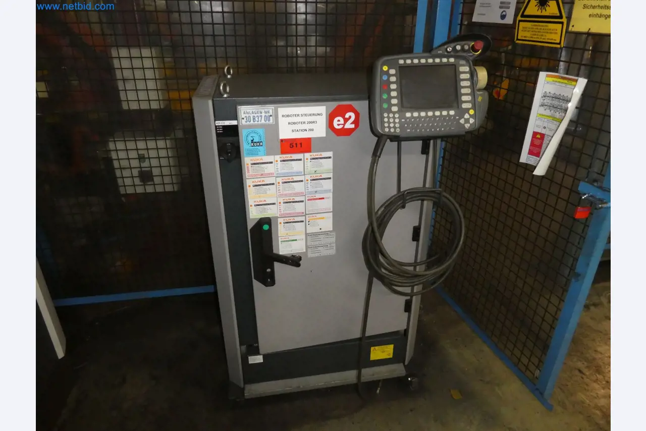 Robots, welding equipment and assembly accessories from the automotive industry-62