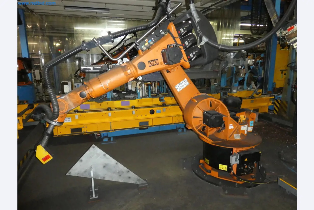 Robots, welding equipment and assembly accessories from the automotive industry-66
