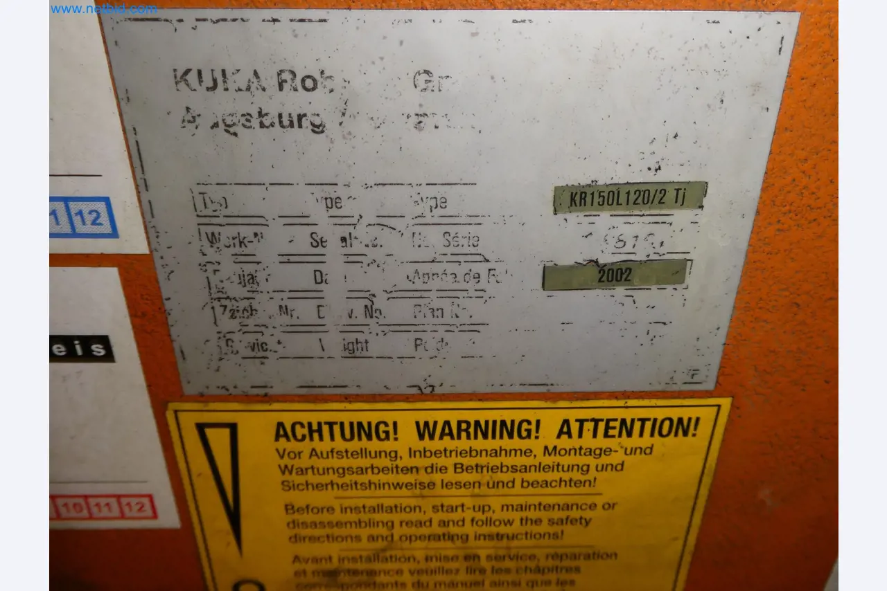 Robots, welding equipment and assembly accessories from the automotive industry-67