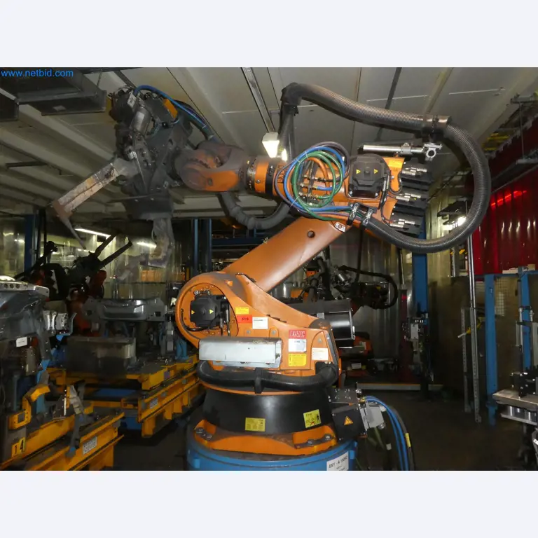 Robots, welding equipment and assembly accessories from the automotive industry-69