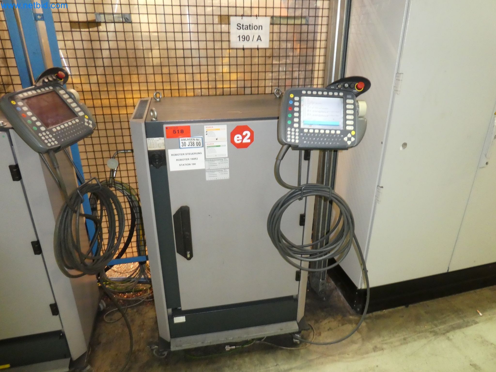 Robots, welding equipment and assembly accessories from the automotive industry-71